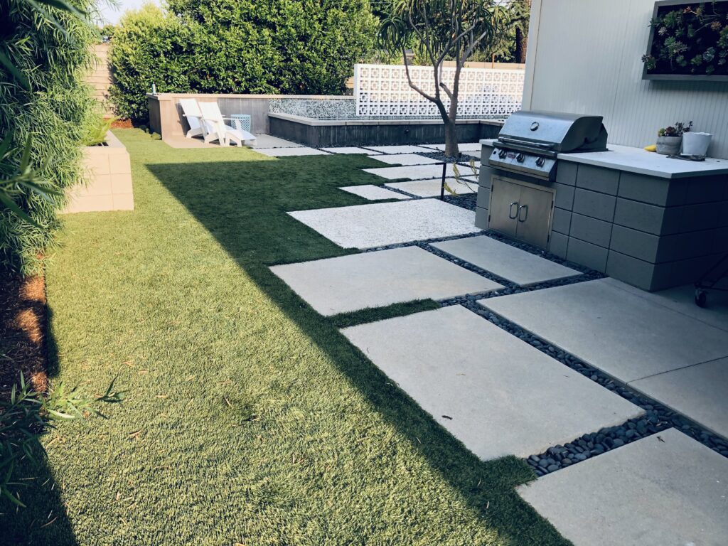 Pavers and stone backyard grill walkway - Green Forever Turf Texas